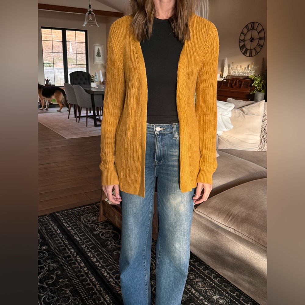 Women’s mustard yellow knit cardigan, like new